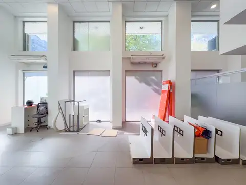 Local en esquina en alquiler, 2 plantas, 480m2, calle Pellegrini, Centro