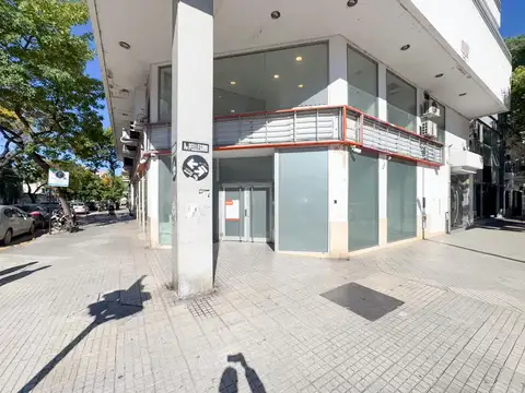Local en esquina en alquiler, 2 plantas, 480m2, calle Pellegrini, Centro