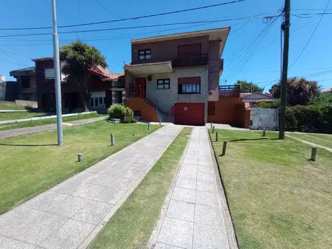 DEPARTAMENTO DE 2 AMBIENTES CON COCHERA A METROS DEL MAR