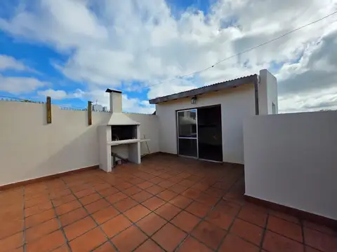 VENTA CASA 3AMB COCHERA TERRAZA QUINCHO AVELLANEDA