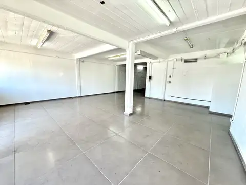 Local en Alquiler de 270m2 con Depósito y Oficinas sobre Avenida en Quilmes Oeste