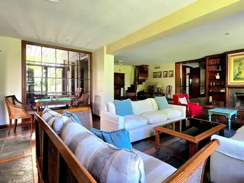 Casa 9 ambientes con 5 baños