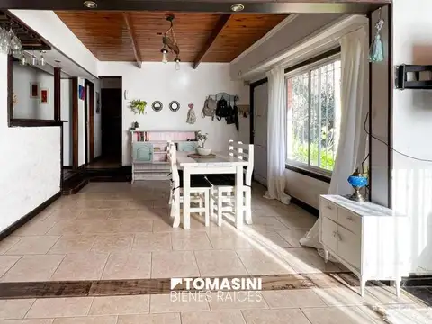 Casa en Venta con 2 cocheras