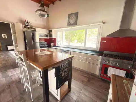 Casa 5 ambientes con 3 baños