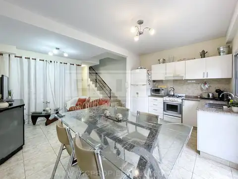 Depto Tipo Casa 4 ambientes con 2 baños