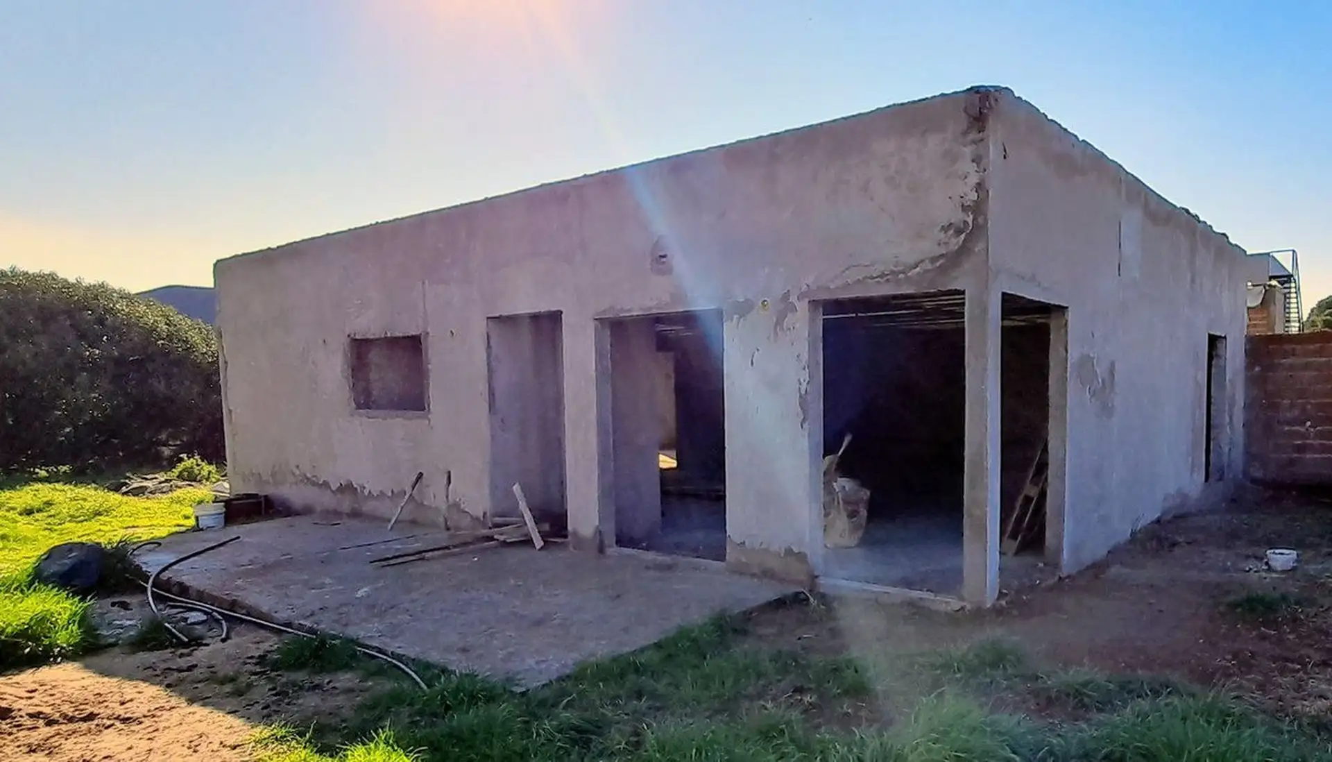 VENTA CASA A TERMINAR 3 AMBIENTES-ACANTILADOS