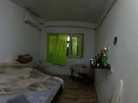 Casa 8 ambientes con 2 baños