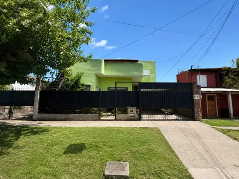 VENTA CASA DOS FAMILIAS WILDE JARDIN