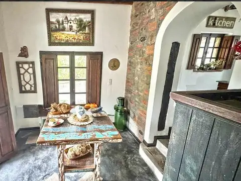 Casa 9 ambientes con 3 baños