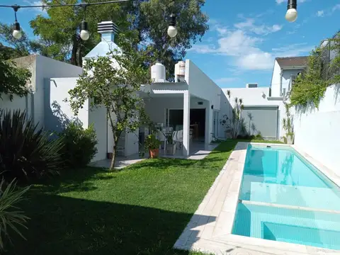 Casa en Venta con 2 cocheras