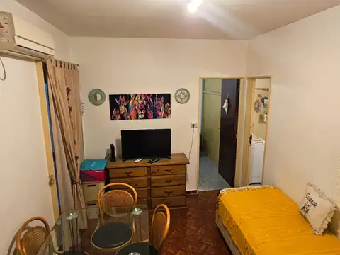 Atractivo departamento 2 ambientes-  Excelente estado de conservación, muy buena distribución- Listo Para escriturar 
