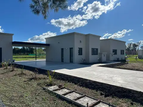 Casa en Venta con 2 cocheras