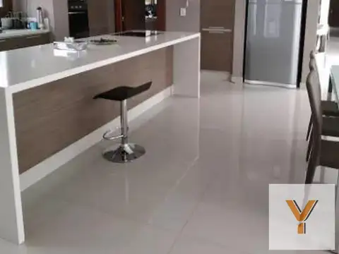 Casa venta - 4 dormitorios 4 baños - 600mts2 totales - Abril Club De Campo