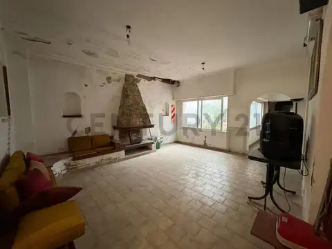 Casa en venta en La Plata, ideal destino comercial: oficinas, consultorios, saló