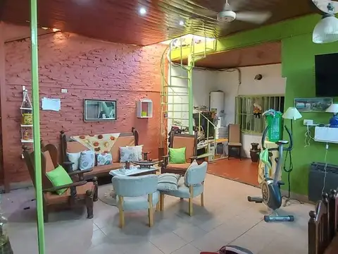 Casa en Venta con 3 cocheras