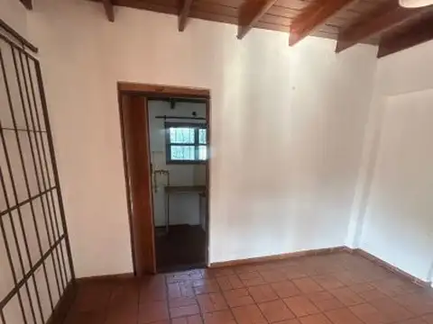 Casa en Alquiler con 3 cocheras