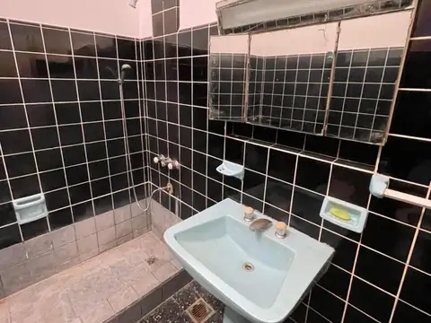 OPORTUNIDAD CASA EN CASTELAR SUR