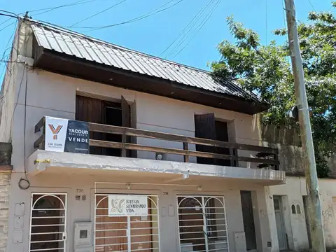 Azcuénaga e/ Mitre y San Martín