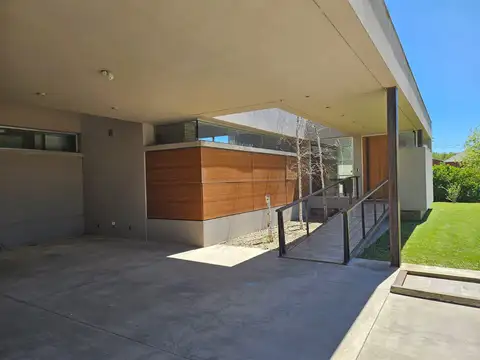 Casa en Alquiler de 4 dormitorios