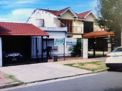 CASA 4 AMBIENTES CON COCHERA Y FONDO, ALQUILER EN VILLA LUZURIAGA