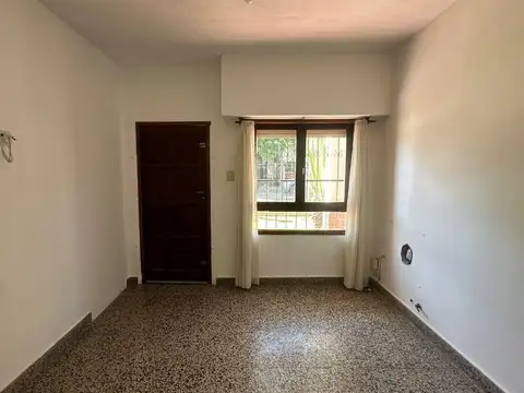 Casa 2 ambientes con 1 baño