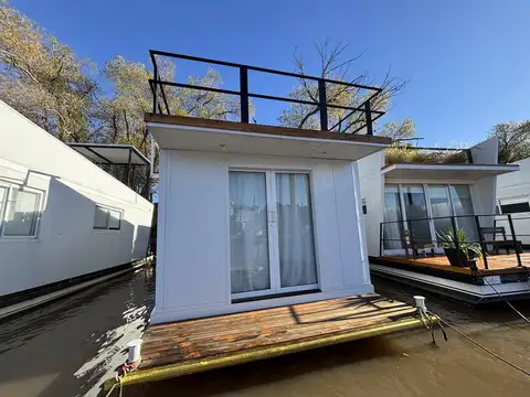 Casa Flotante Fondeada En El Yacht De San Fernando