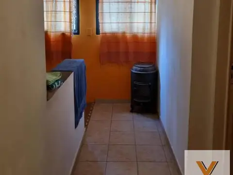 Casa 6 ambientes con 2 baños