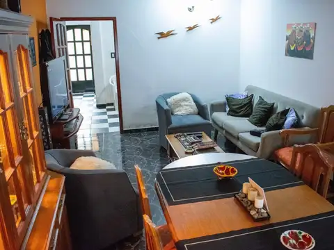 Casa 5 ambientes con 2 baños