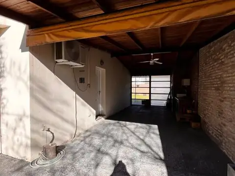 Casa en Venta con 3 cocheras