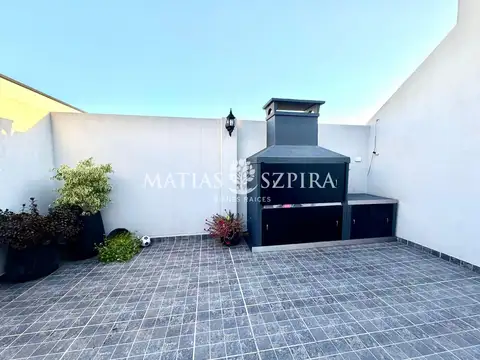 Depto Tipo Casa en Venta con 2 cocheras