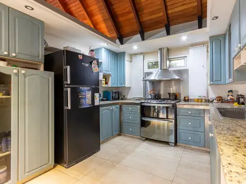 VENTA CASA 4 DORMITORIOS PILETA QUINCHO EN FISHERTON