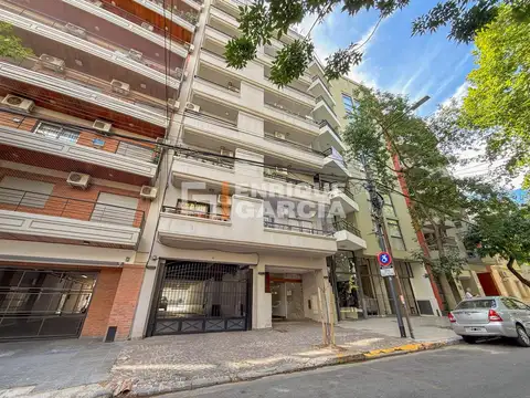 VENTA 2 AMBIENTES AL CONTRAFRENTE BALCÓN COCHERA URQUIZA R