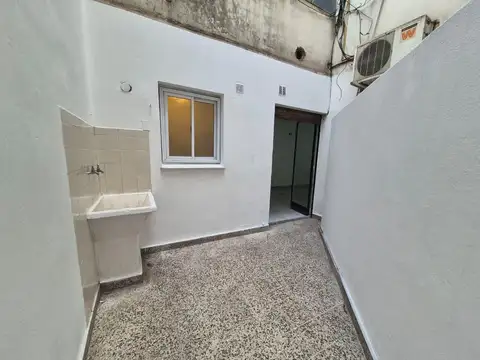 MONOAMBIENTE CFTE C/ PATIO - APTO PROFESIONAL - 35 m2