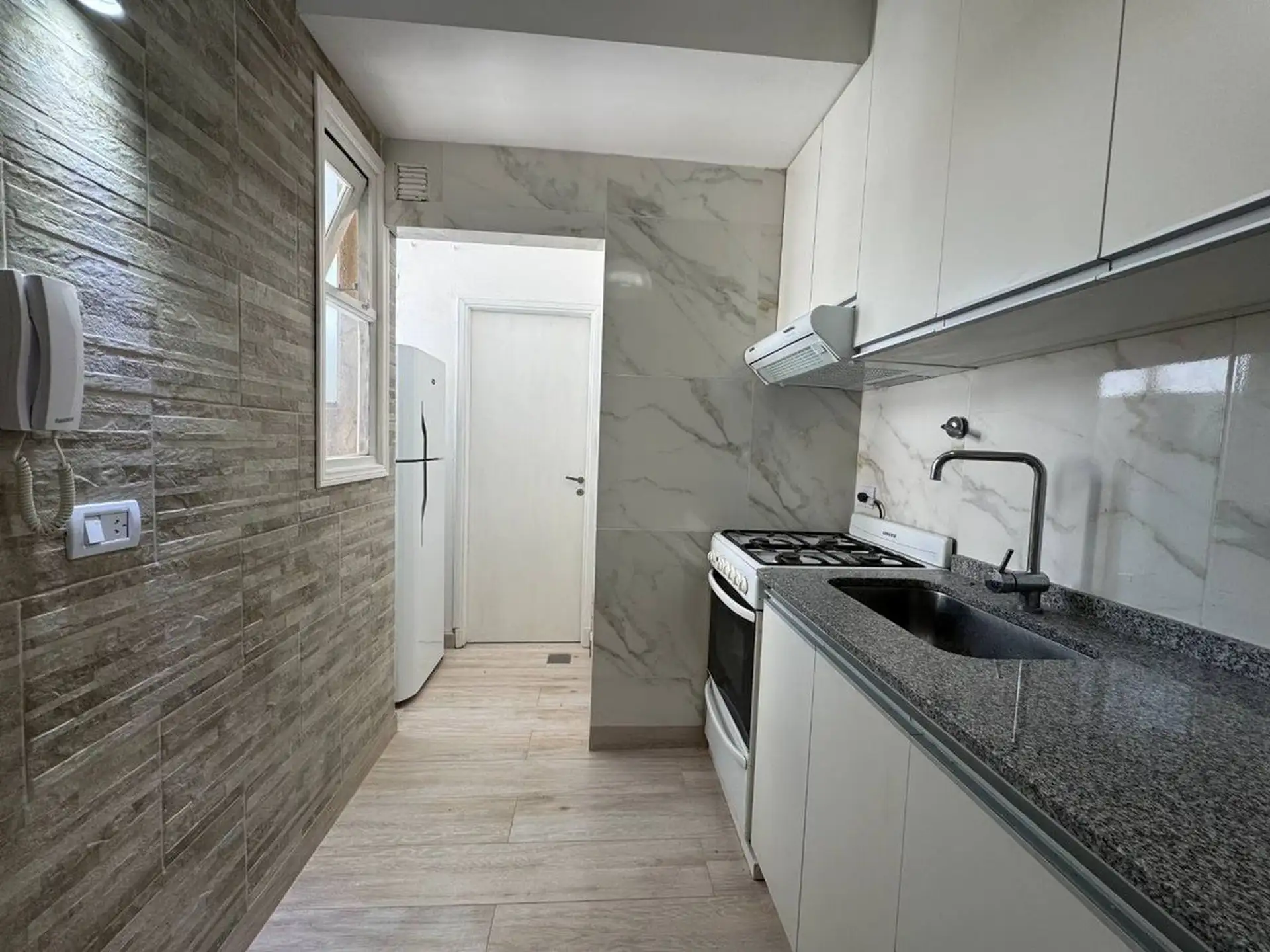 VENTA Dpto 2 amb + dpcia con BALCON