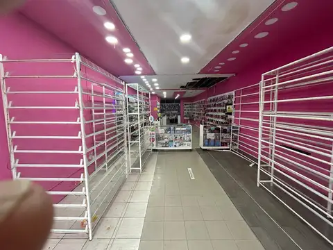Muy buen local próximo a Gral. Paz - Av. Maipu 173