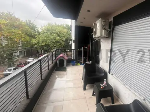 Departamento de 3 Ambientes Con Balcon Al Frente Apto Credito en Monte Castro