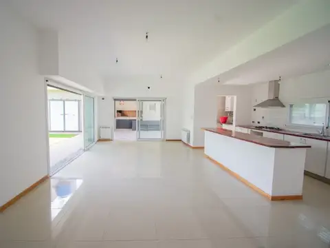 Casa Cantegril, 3 Dormitorios. APTA CREDITO