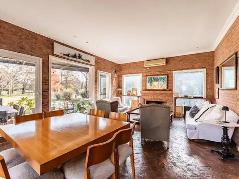 Casa en Venta con 3 cocheras