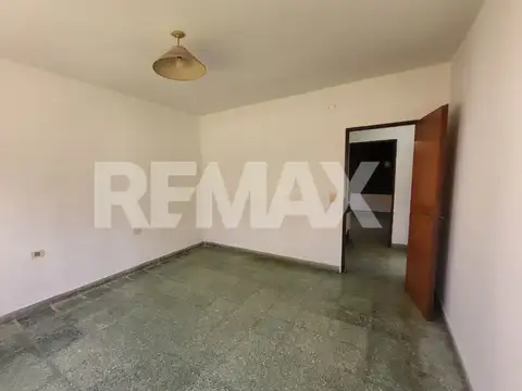 Casa 6 ambientes con 1 baño