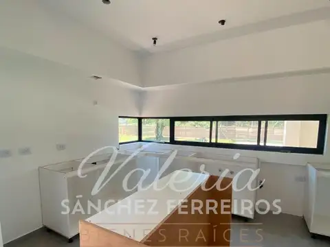 Casa 5 ambientes con 4 baños