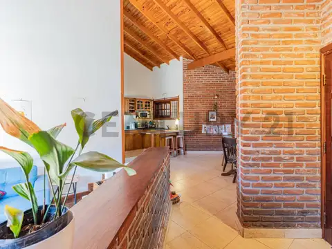Casa 5 ambientes con 2 baños