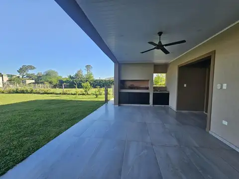 Casa 5 ambientes con 4 baños