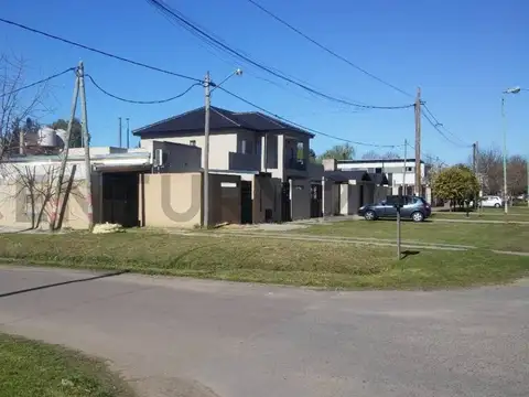 Casa de 2 dormitorios en venta en Gonnet, La Plata