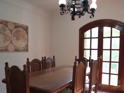 Casa 7 ambientes con 2 baños