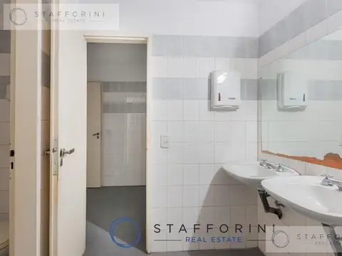 Oficina con local o depósito - Dos plantas en chacarita 374m2 totales con 3 baños venta
