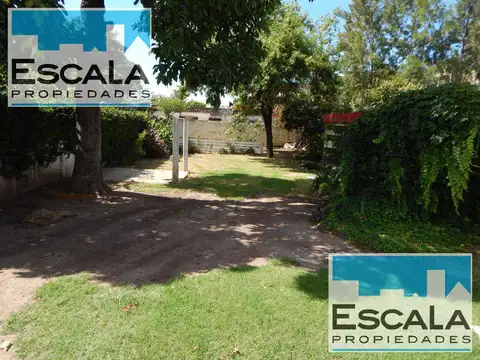 Casa 2 dormitorios en alquiler con jardin cochera patio