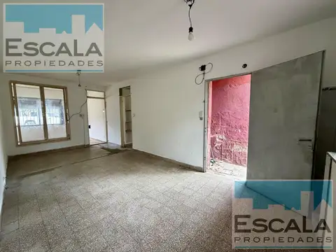Casa 4 ambientes con 1 baño