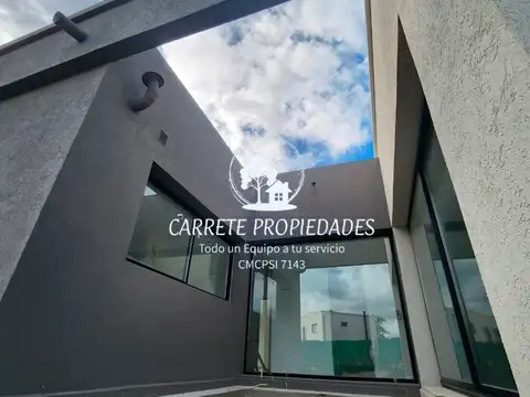 Casa en venta de 4 ambientes con fondo a Verde. Barrio Santa Lucia. Pilar