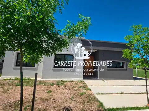 Casa en venta de 4 ambientes con fondo a Verde. Barrio Santa Lucia. Pilar