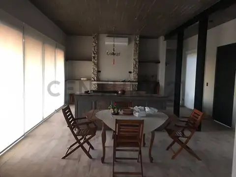 Casa en Alquiler en Ezeiza, USD 1.300